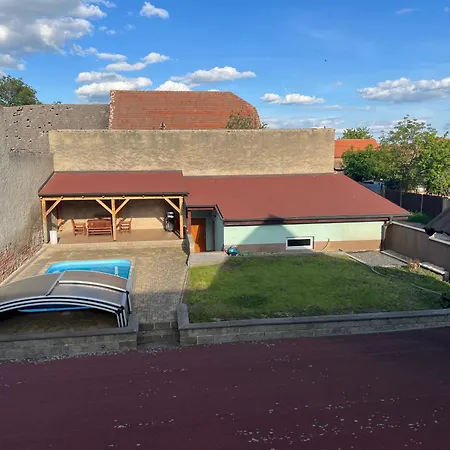 Apartment S Venkovnim Bazenem *
