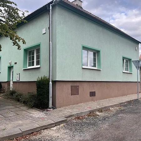 Apartment S Venkovnim Bazenem Zlonice
